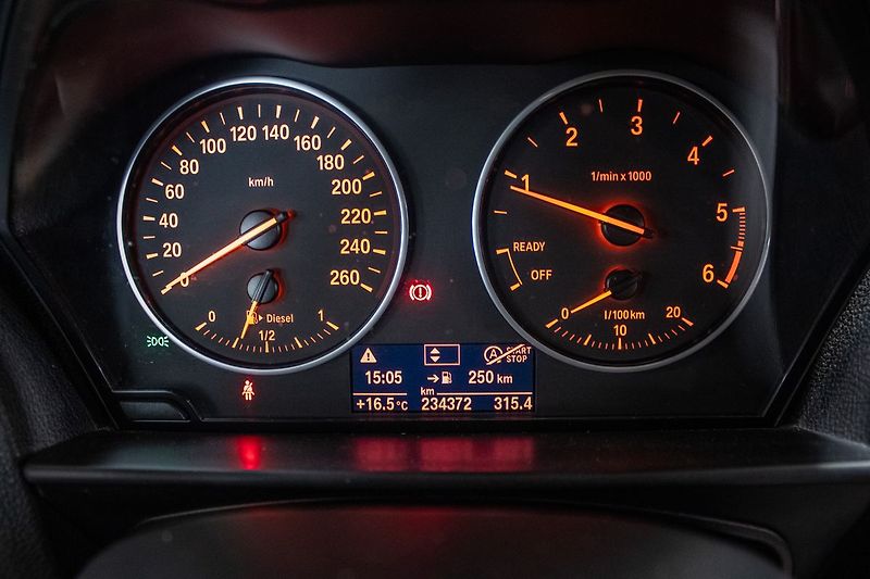 BMW Řada 1 d 2017 RWD MT/6 110kW - fotka 14 z 38
