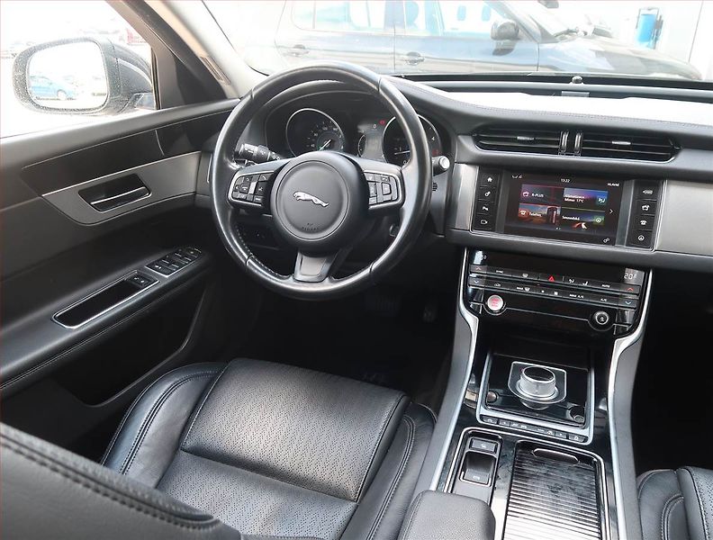 Jaguar XF (2017) E-Performance, Automat, Kůže - fotka 7 z 18