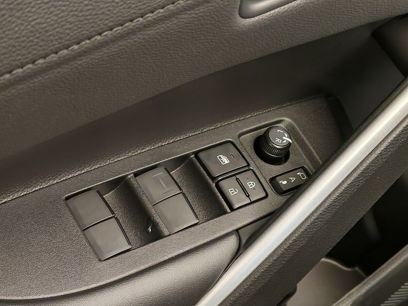 Toyota Corolla Cross 2,0 Hybrid Executive - fotka 24 z 45