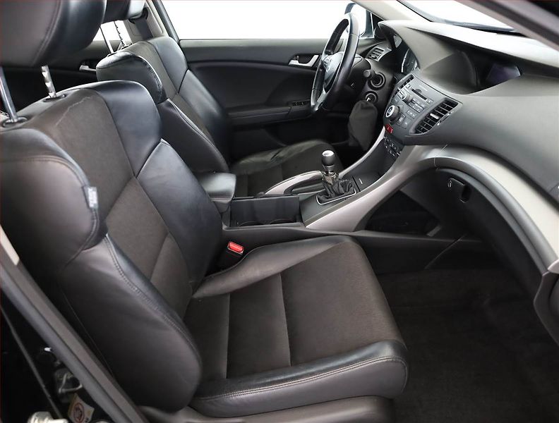 Honda Accord (2011) 2.2 i-DTEC, ČR,1.maj - fotka 7 z 14