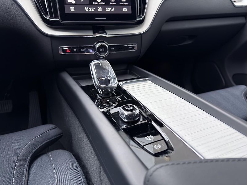 Volvo XC60 B5 AWD PLUS DARK +komplety kol - fotka 22 z 49