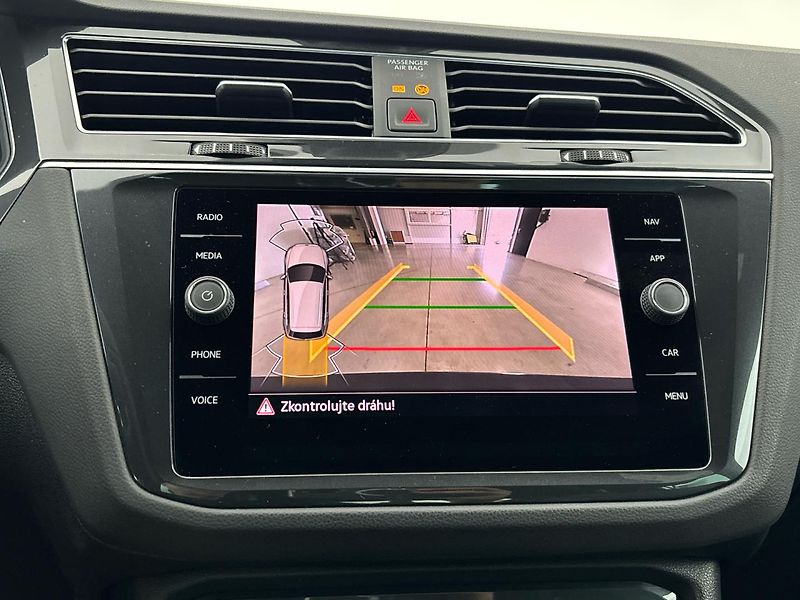 Volkswagen Tiguan R-Line DSG - fotka 24 z 29