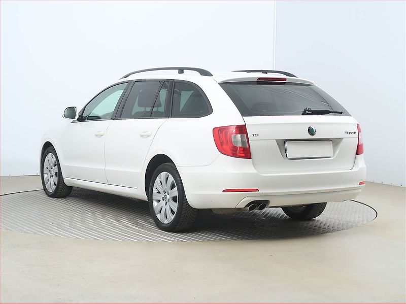 Škoda Superb (2011) 2.0 TDI - fotka 4 z 14