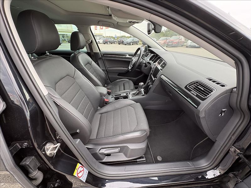 Volkswagen Golf 2,0 TDi 110kW Xen,Pano,Nez.Top - fotka 32 z 41