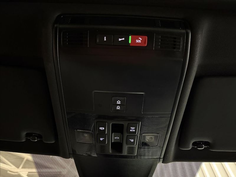 Volkswagen Tiguan Allspace R-LINE 180kW DCC H&K HUD PANO - fotka 33 z 50