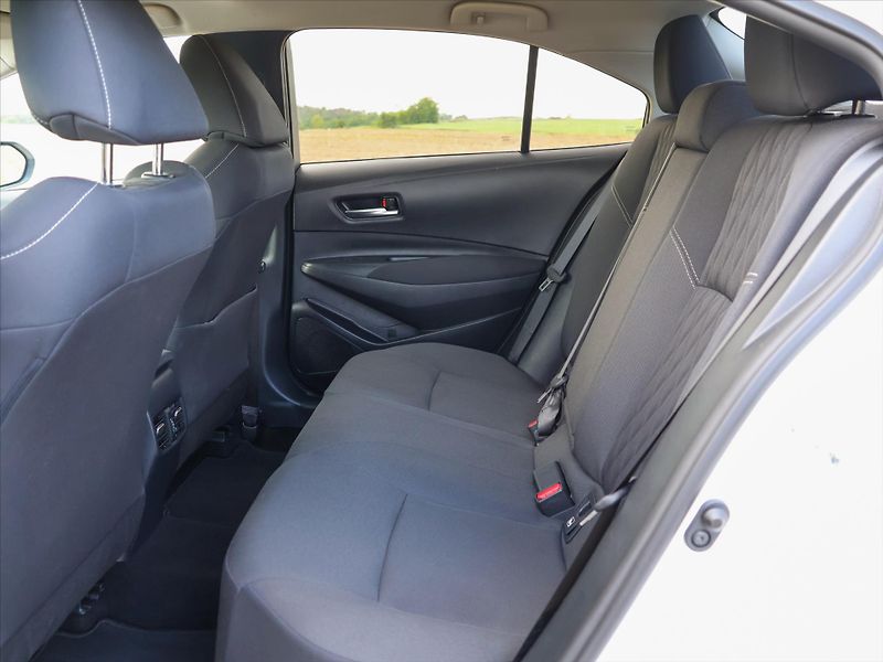 Toyota Corolla 1,5 VTi Aut. DPH CZ Comfort - fotka 12 z 30
