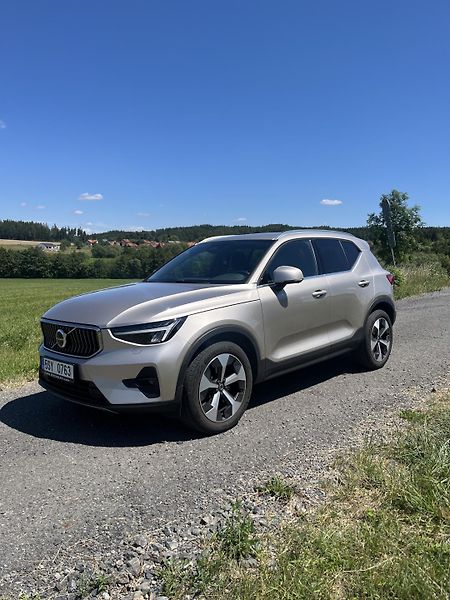 Volvo XC40 (2022) B3 FWD AUT PLUS 1. MAJITEL - fotografie inzerátu