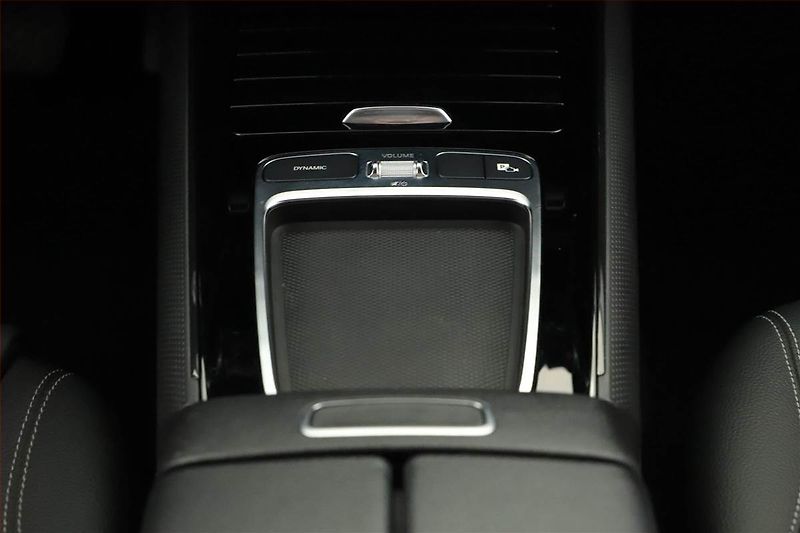 Mercedes-Benz GLB (2024) 200 d 4MATIC - fotka 17 z 21