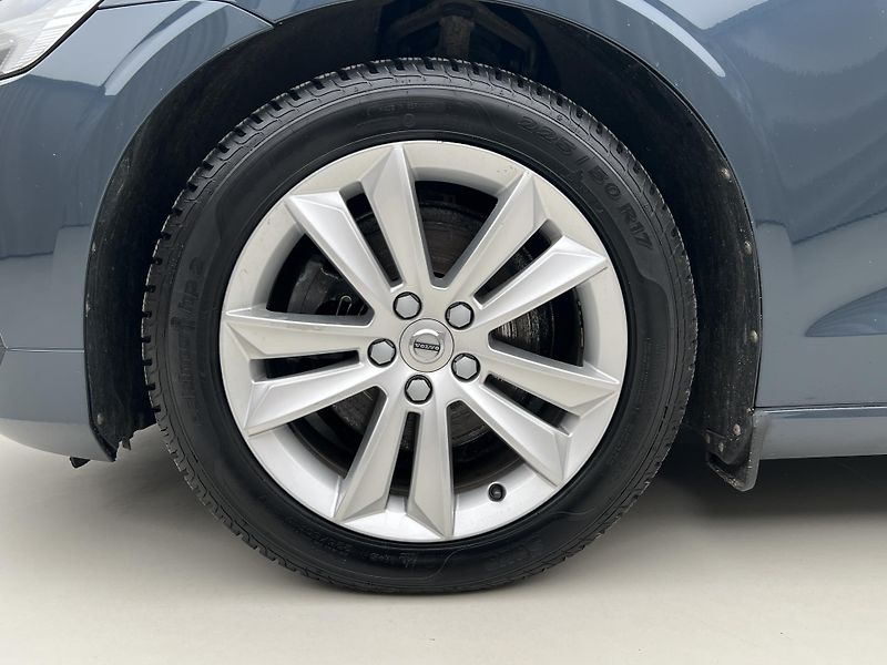 Volvo V60 B4 MOMENTUM AUT  - fotka 15 z 42