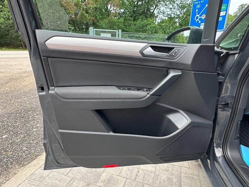 Volkswagen Touran (2018) 1.6 TDi - fotka 8 z 31
