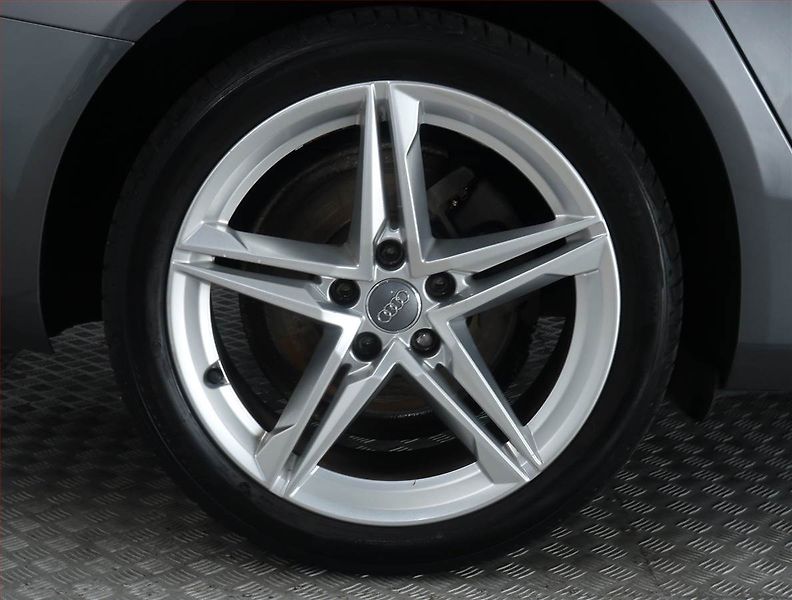 Audi A4 (2015) Sport 2.0 TDI, Navi, Bi-Xenony - fotka 14 z 18