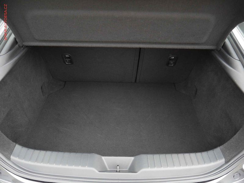 Mazda 3 (2022) 2.0 Skyactiv-G, 1.maj,ČR, AC - fotka 7 z 22
