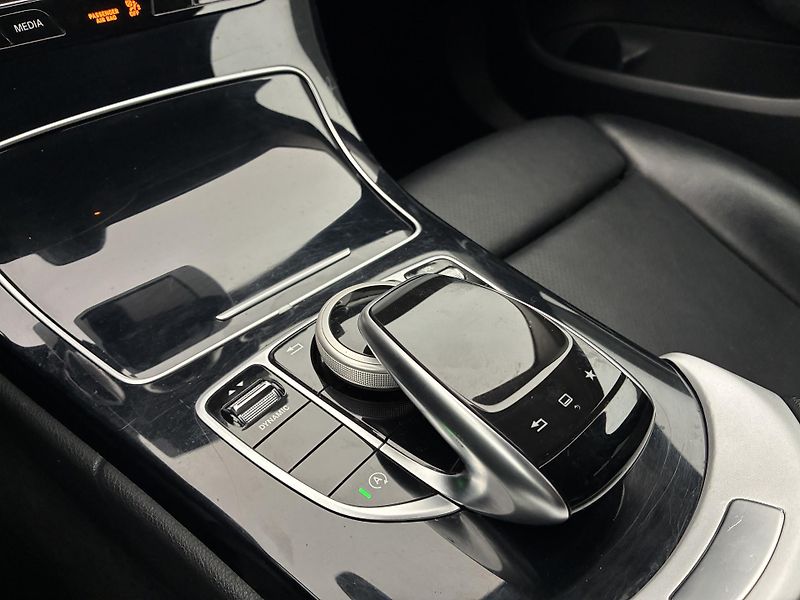 Mercedes-Benz Třídy C 2,0 200 135kW Aut. Kůže DPH - fotka 19 z 27