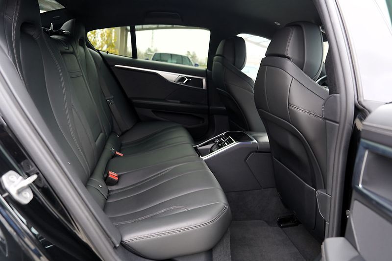 BMW Řada 8 840i Gran Coupe/Led/340 PS - fotka 27 z 49