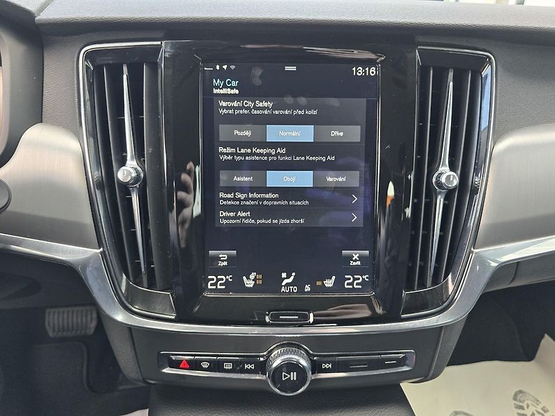 Volvo V90 D4 2,0 140kW 4x4 DPH MOMENTUM - fotka 22 z 45