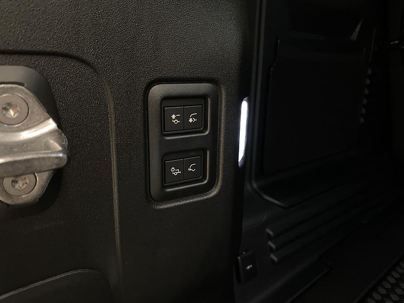 Land Rover Defender 110 D350 X-Dynamic HSE - fotka 58 z 59