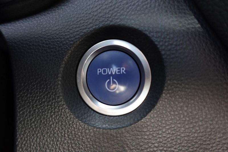Toyota Corolla 2.0 HEV Comfort Style Tech TS - fotka 27 z 31