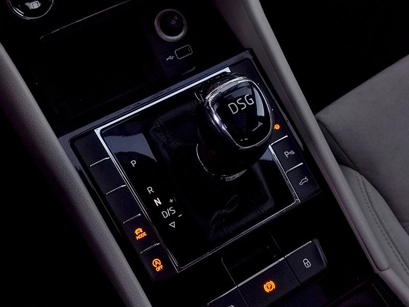 Škoda Superb (2018) Combi Style  Plus 2,0 Tdi 110 - fotka 27 z 46