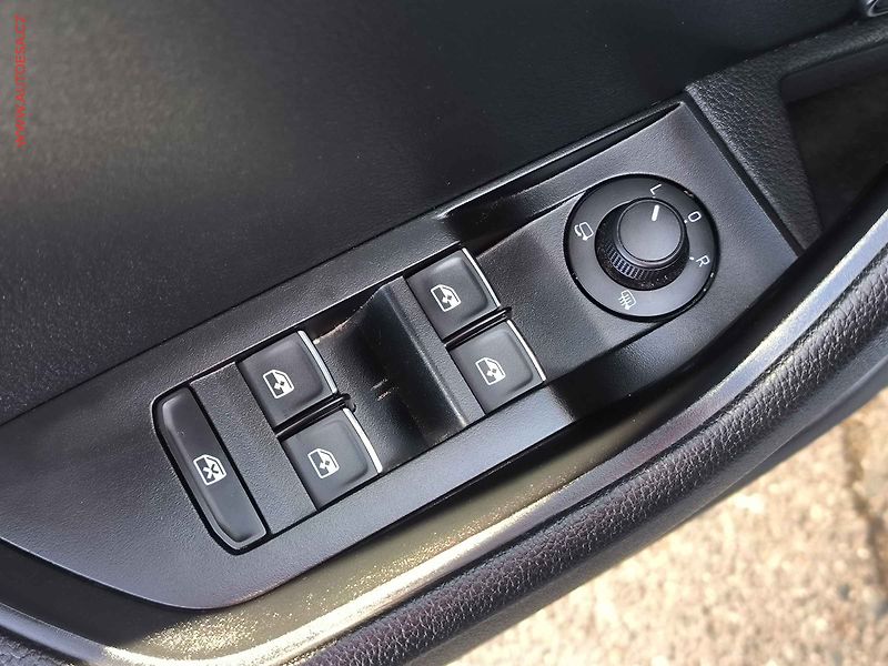 Škoda Superb (2016) 2.0 TDi, L&K, DSG - fotka 23 z 27