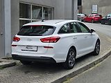 Hyundai i30 1.5i Comfort, serv.kn., 1.maj. - náhled 4