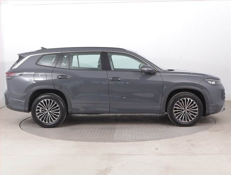 Volkswagen Tayron (2025) 1.5 eTSI - fotka 6 z 19