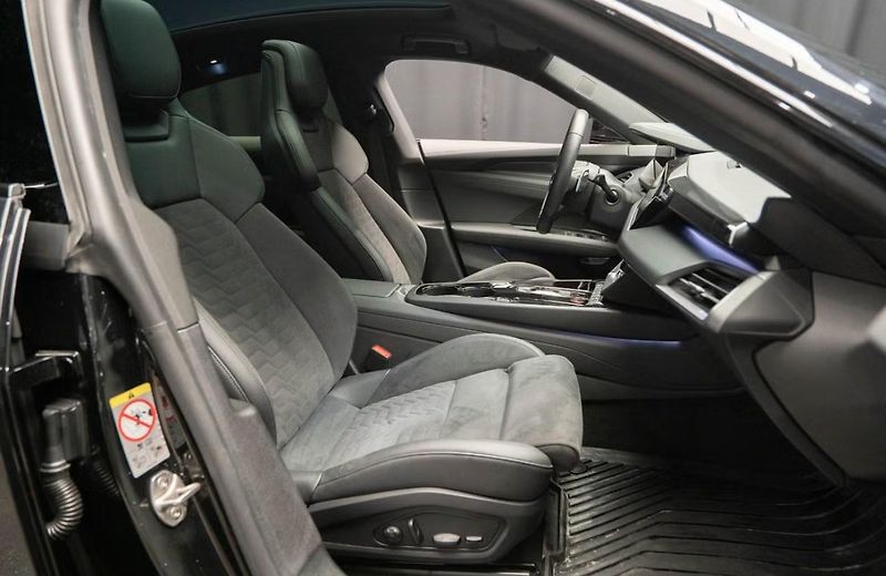 Audi e-tron GT Q SoH 92% 360k HuD Vzduch Pano - fotka 14 z 20