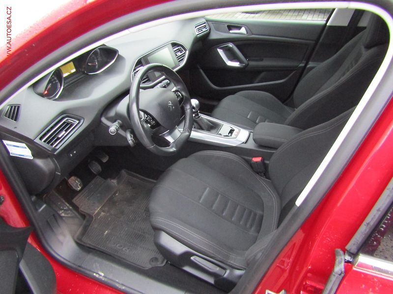 Peugeot 308 (2014) 1.2 PT, ČR, Allure, LED - fotka 9 z 17