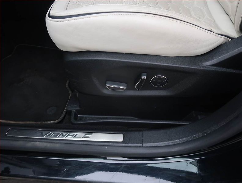 Ford S-MAX (2017) Vignale 2.0 EcoBoost, Automat - fotka 27 z 30