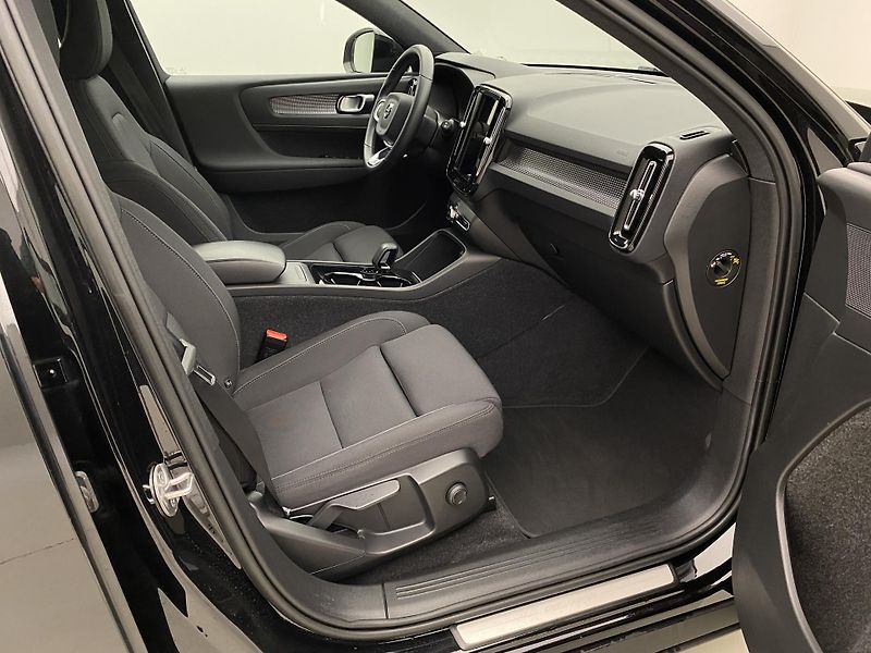 Volvo XC40 PURE ELECTRIC RECHARGE CORE - fotka 23 z 52