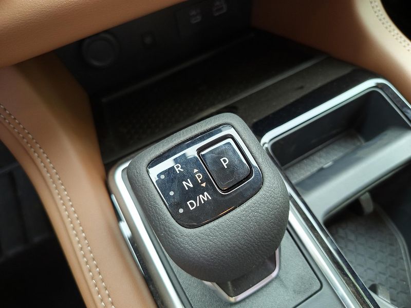 Nissan Pathfinder (2025) Platinum AWD - fotka 20 z 27