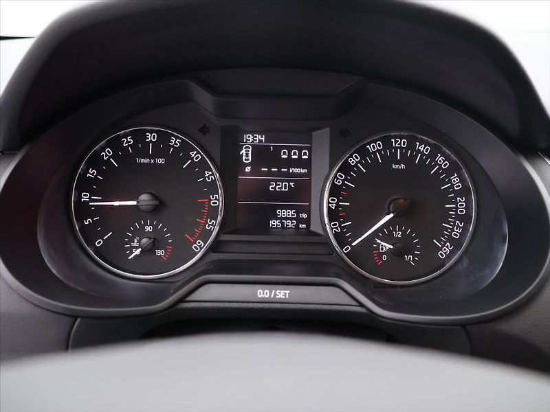 Škoda Octavia 1,6 TDI Ambition Klima CZ - fotka 16 z 32