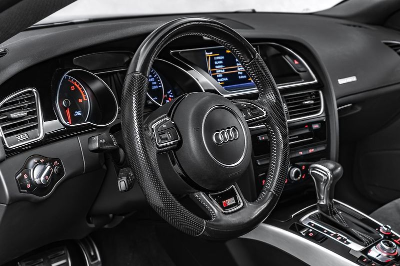 Audi A5 Sportback 2,0TDI Q 2x S-line - fotka 13 z 19