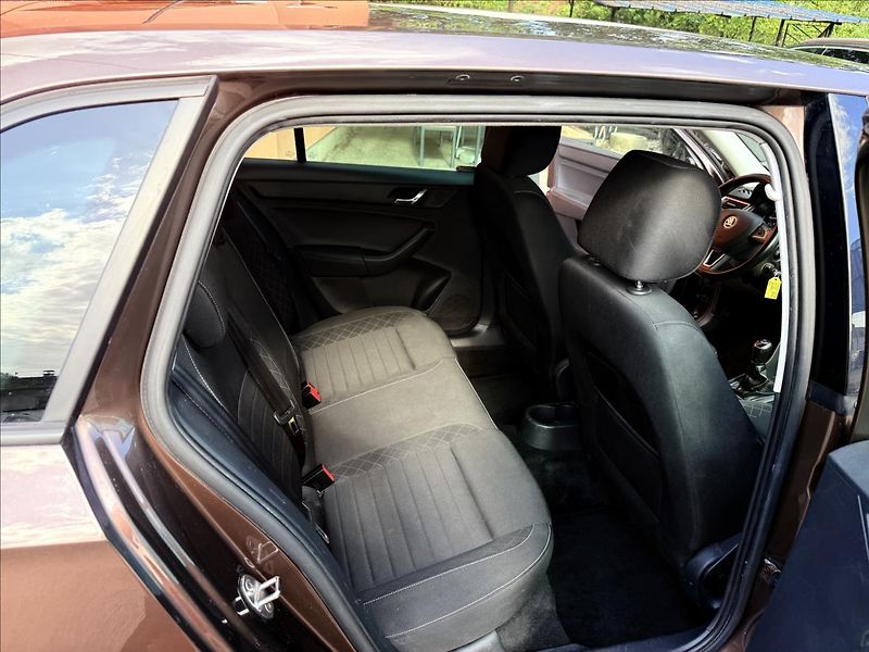 Škoda Rapid 1,2 TSi STYLE PLUS ČR - fotka 20 z 30