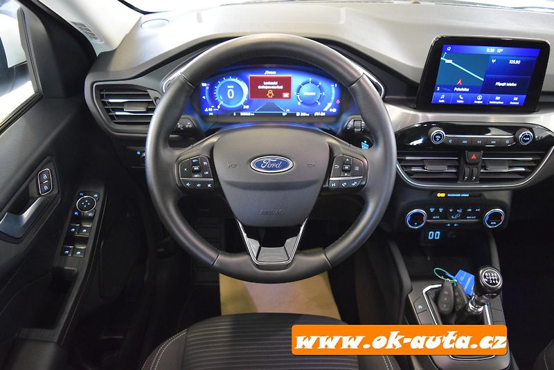 Ford Kuga 1.5 EBLUE TITANIUM 56 000 KM - fotka 28 z 57