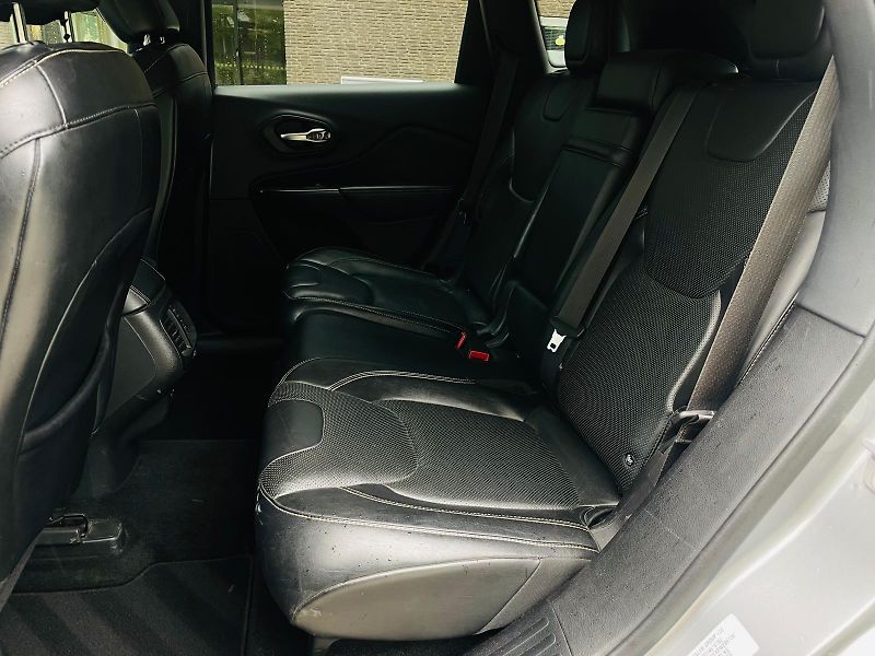 Jeep Cherokee 2.0D 4x4 AUT KAMERA TAŽNÉ LED - fotka 37 z 50