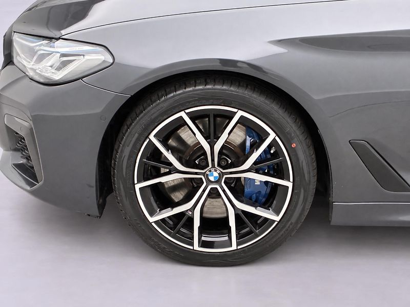 BMW Řada 5 3,0 540i 245kW xDrive DPH - fotka 22 z 29