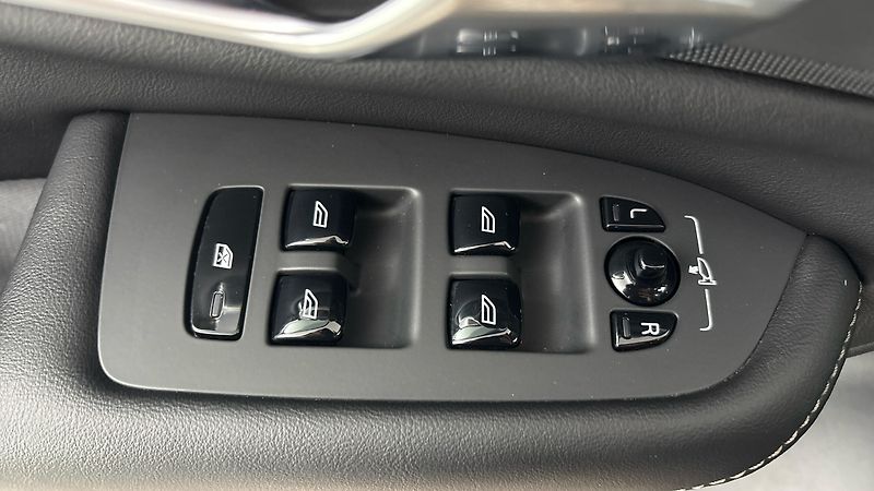 Volvo XC90 2.0 B5 AUT AWD Inscription - fotka 24 z 33