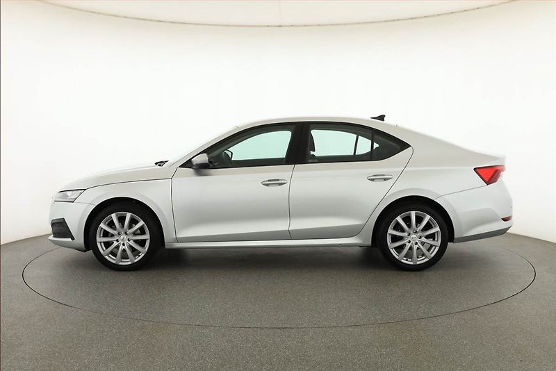 Škoda Octavia (2023) Ambition 1.5 TSI, Serv.kniha - fotka 3 z 19