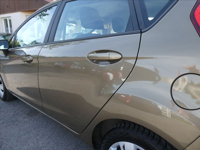 Ford Fiesta 1,2 i 60kW 1.MAJITEL, SERVISKA - fotka 16 z 44