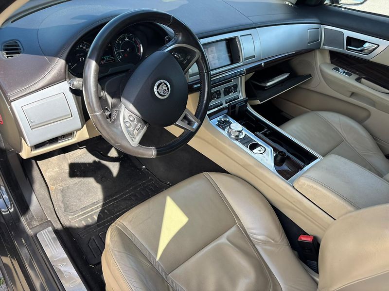 Jaguar XF 3.0 D 177kW Rdesign SPORTBRAKE - fotka 7 z 10