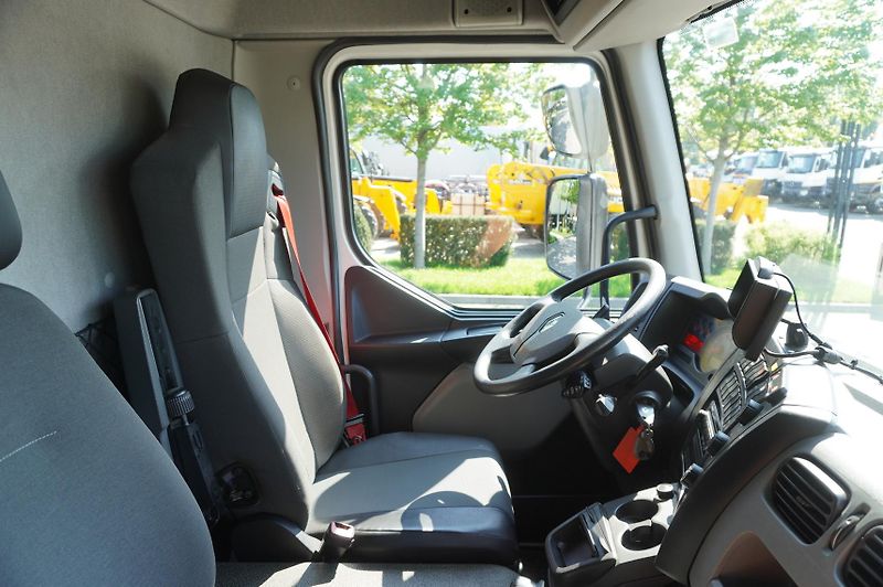 Renault Trucks D (2016) 12 / New galvanized tow truck - fotka 22 z 24