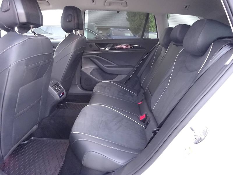 Volkswagen Passat (2024) 2,0TDi /110kW Elegance DSG - fotka 24 z 30