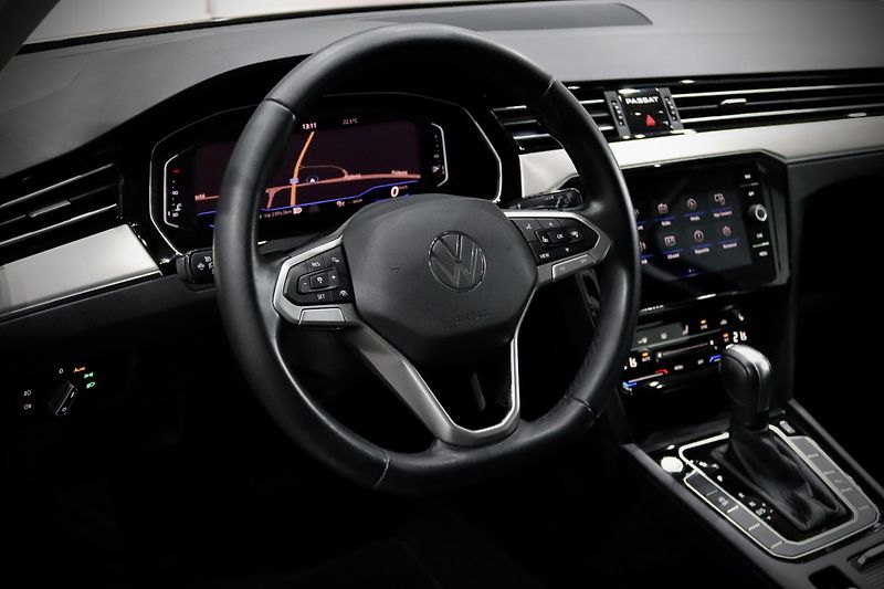 Volkswagen Passat 2.0 TSI 140 kW DSG Elegance - fotka 12 z 47