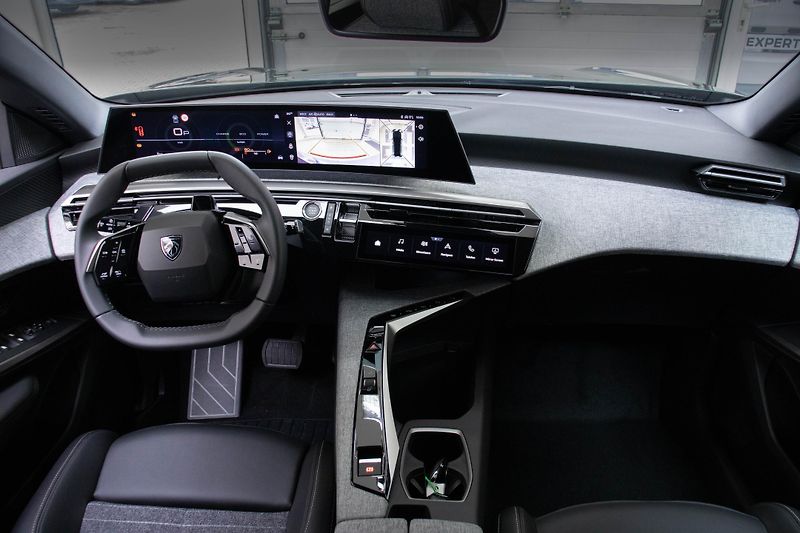 Peugeot 5008 (2026) BUSINESS Hybrid 145 e-DCS6 - fotka 12 z 18