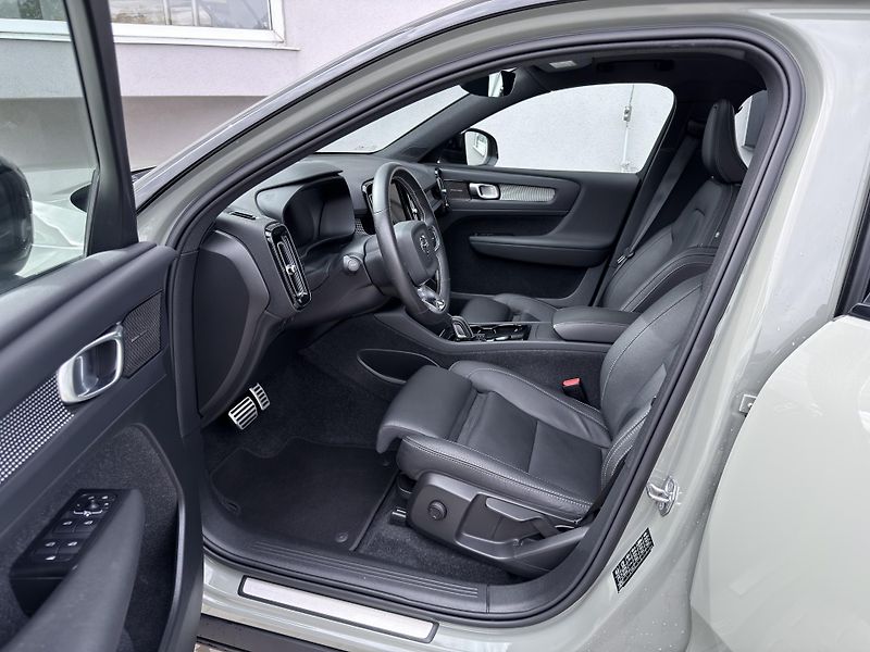 Volvo XC40 P8 AWD // TWIN PRO // 4x4 - fotka 11 z 45