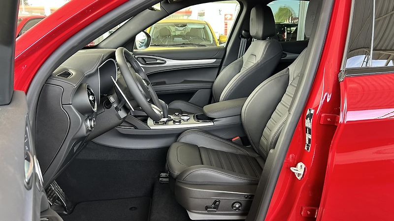 Alfa Romeo Stelvio 2.0i 280k AWD Veloce - fotka 11 z 12