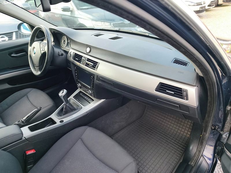 BMW Řada 3 (2008) - fotka 27 z 46