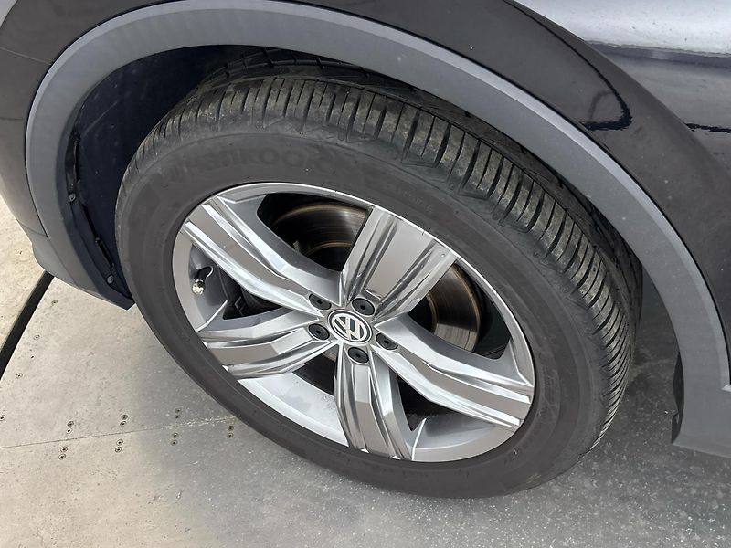 Volkswagen Tiguan Highline 4MOT DSG - fotka 29 z 30
