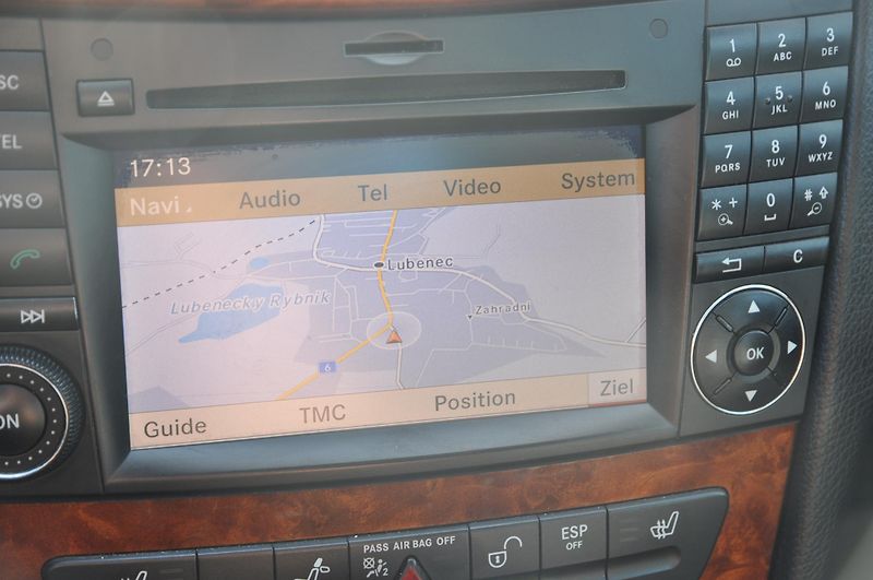 Mercedes-Benz Třídy E E 220CDi 125kW Elegance - fotka 16 z 21