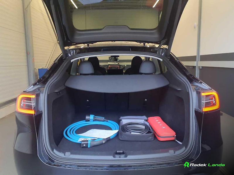 Tesla Model Y (2023) AWD Berlín, Dual Motor - fotka 5 z 8